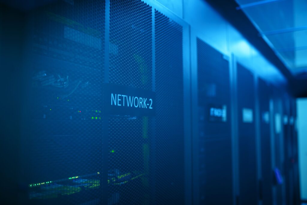 How to Protect Server Rooms and Data Centers? Gas Extinguishing Systems vs. Water Mist